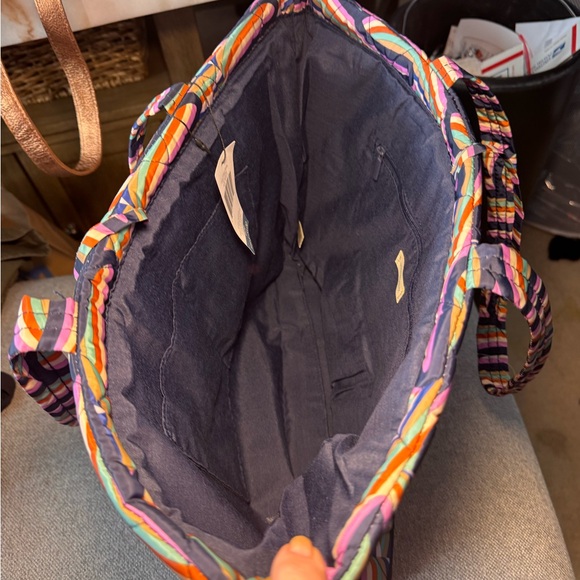 Vera Bradley Outlet Small East West Tote, ultralight Retro Ribbon, NWT - Picture 5 of 7